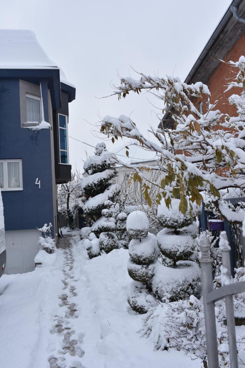 Blue House Apartment Ni Exteriör bild