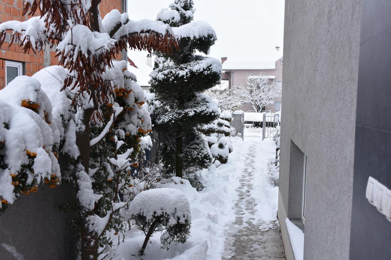 Blue House Apartment Ni Exteriör bild